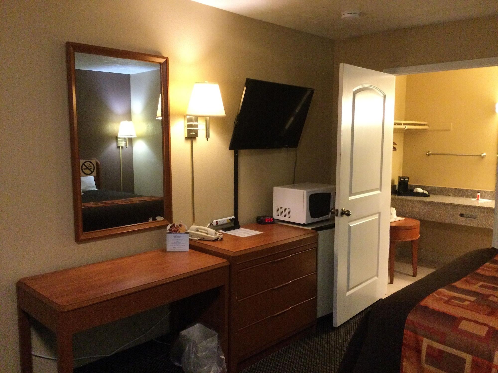 Travelodge By Wyndham מנספילד מראה חיצוני תמונה